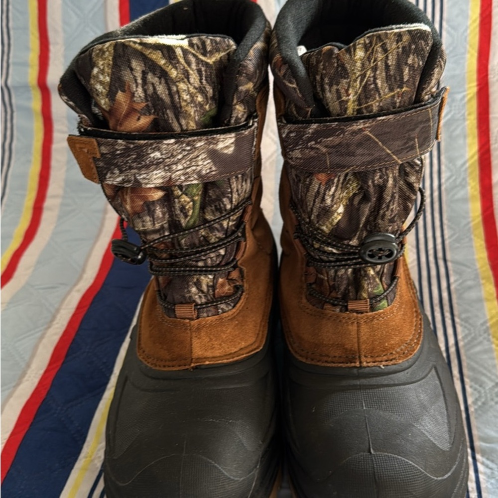 3M Thinsulate Black and Brown Boots
